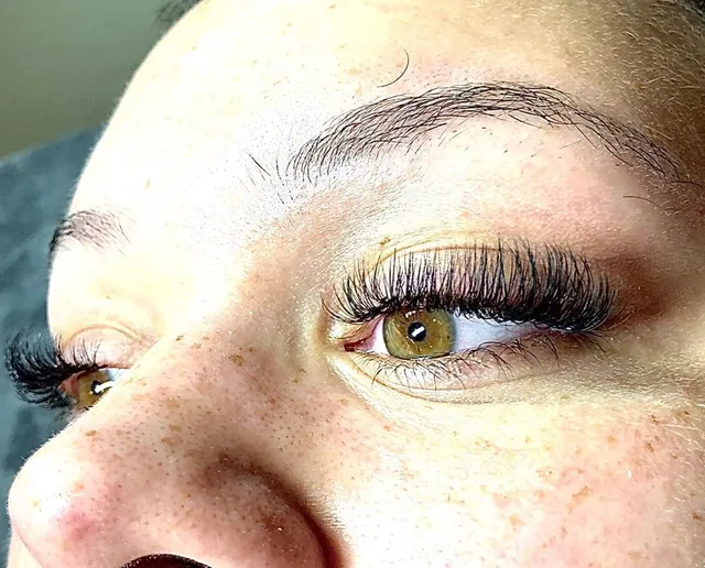 Exquisite Eyebrows Threading