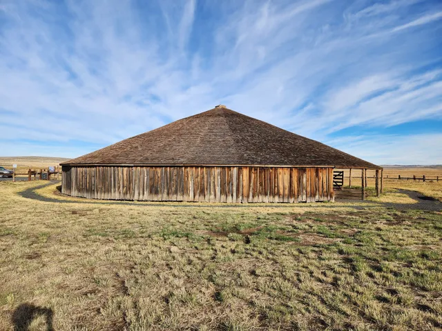 Pete French Round Barn State Heritage Site