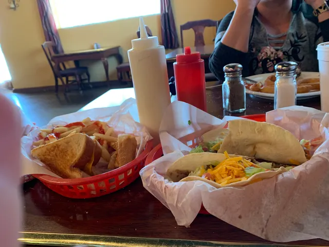 East Texas Cafe and Cocktails