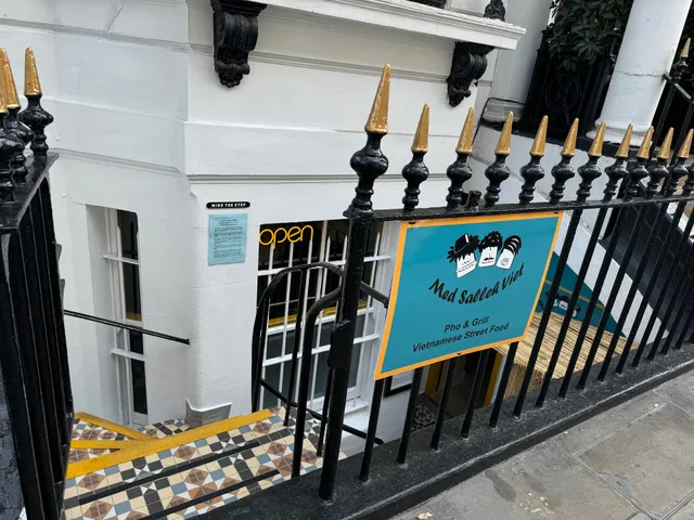 Med Salleh Viet - Earl’s Court