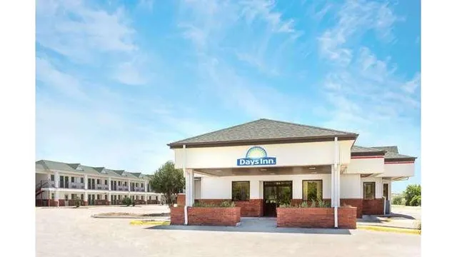 Days Inn by Wyndham Paxton