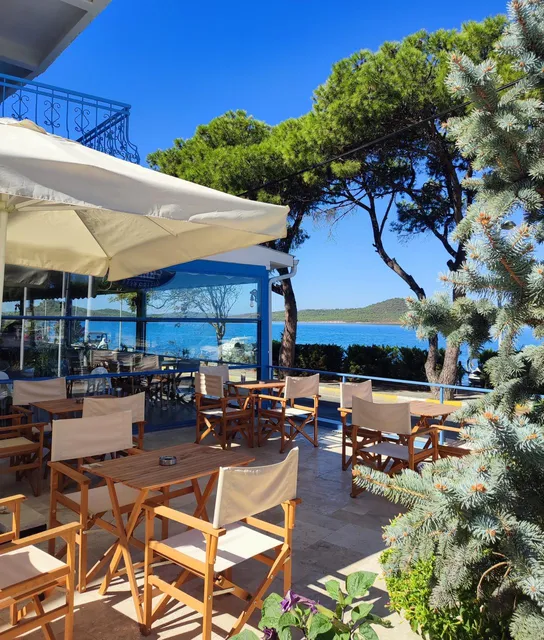 Ayvalık MaviÇAM Bistro