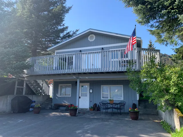 Bears Den Alaska Lodging