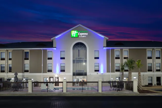 Holiday Inn Express & Suites Morehead City