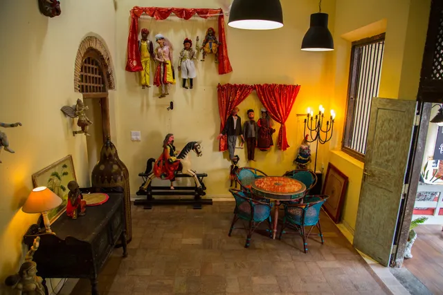 PUPPETS RESTAURANT & CAFE