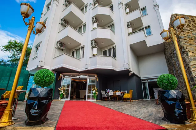 Life pool suite Hotel