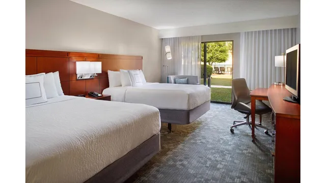 Courtyard by Marriott Fayetteville