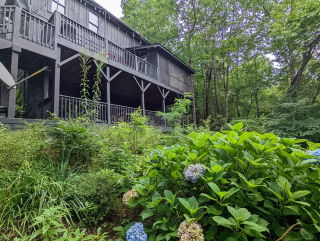 Rainbow’s End Mountain Lake House