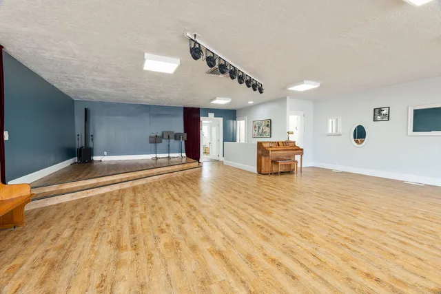 The Johnson Center for Community Arts and Education