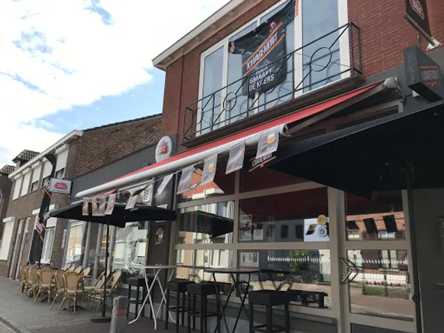 Fietscafe en feestzaal Sint Benedictus / Confiserie De Pekker Nieuw-Namen
