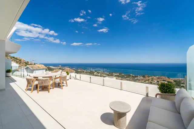 Panoramic sea view 4 Bedroom stupa Duplex with Jacuzzi