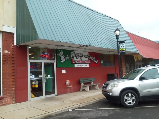 Los Reyes Market and Restaurant Collinsville