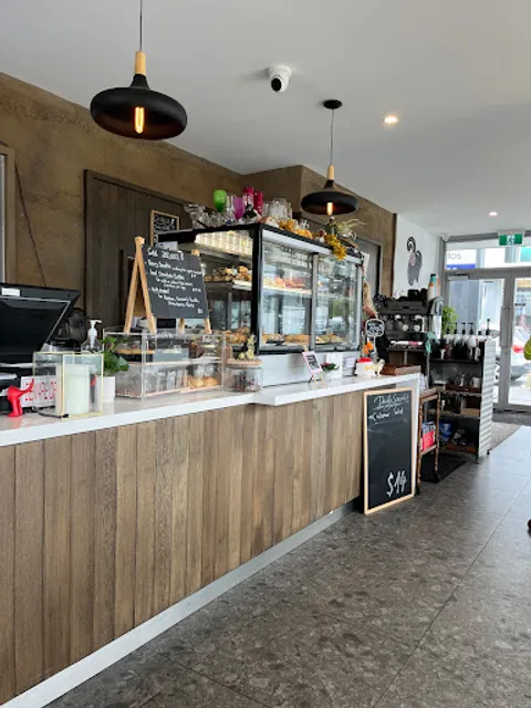 The Ugly Dog and kitchen