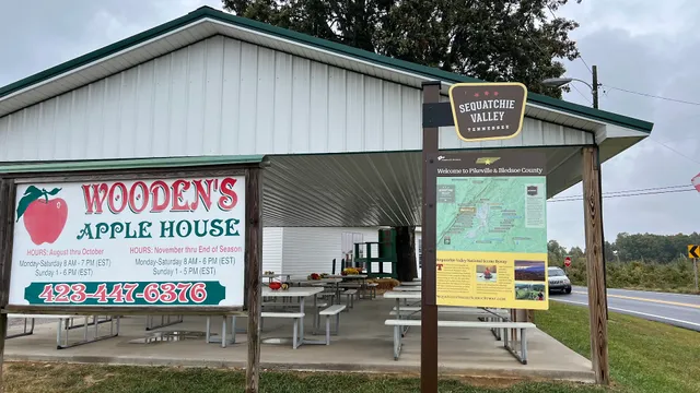 Oren Wooden's Apple House