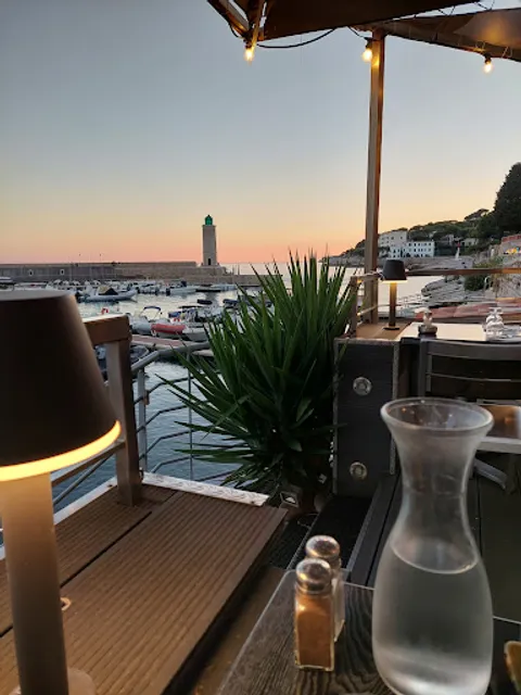 Le Naïo: Bar, Restaurant, Tapas,Glacier