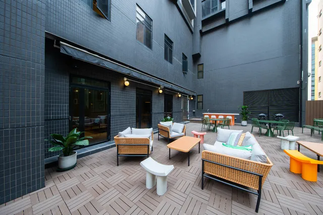 Weave Studios – Kowloon West