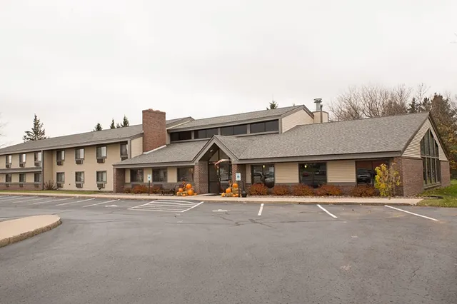 Boarders Inn & Suites by Cobblestone Hotels - Medford
