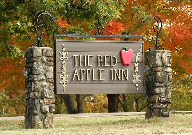 Red Apple Inn & Country Club
