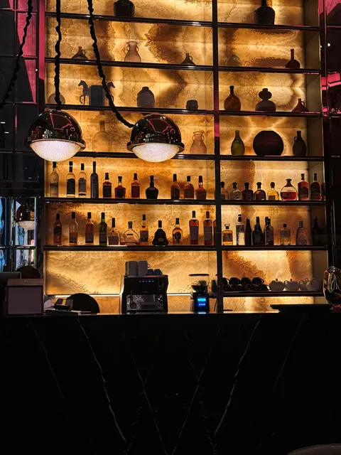 August Restaurant & Lounge