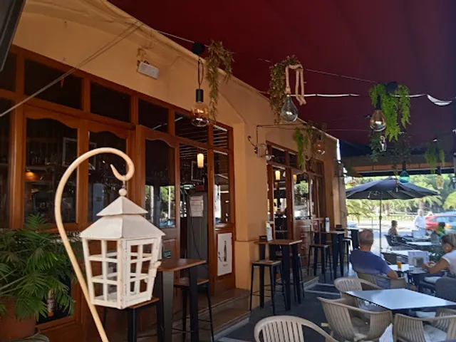 Casi casi- café cocktail bar