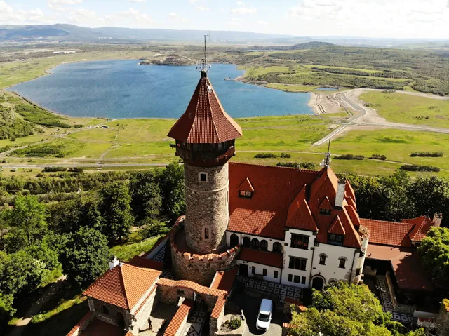 Rezidence Bělehradská, Most