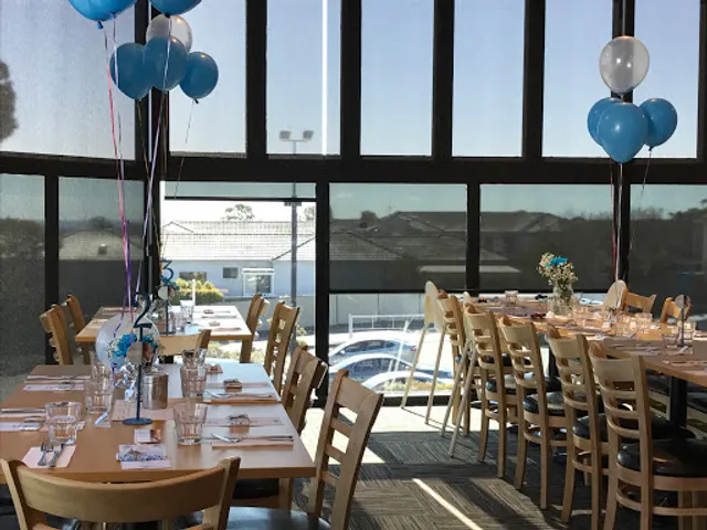 Mike's Grill & Bar Engadine