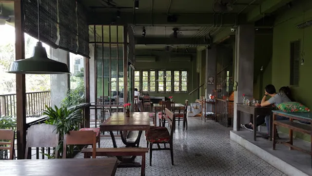 Cong Cafe – Cau Go