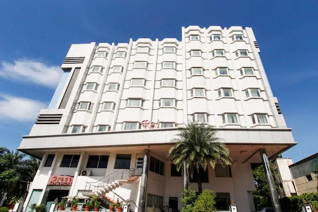 Capital O 61144 Hotel Raj