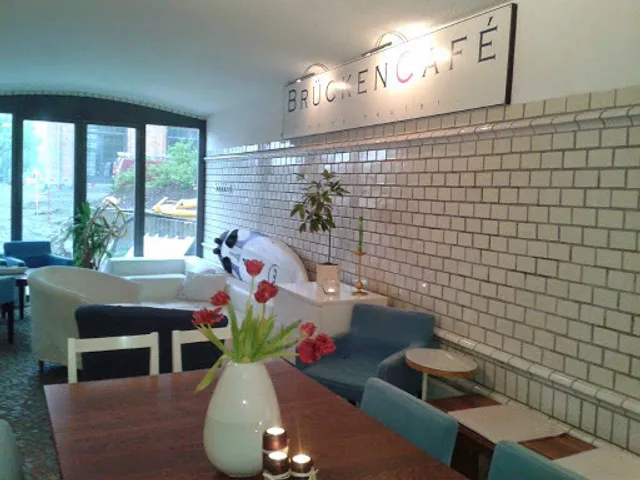 Brückencafé am Heineufer