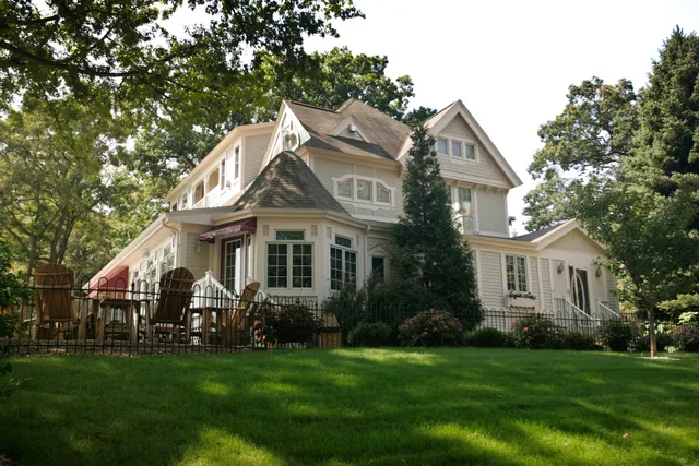 Carriage House At the Harbor