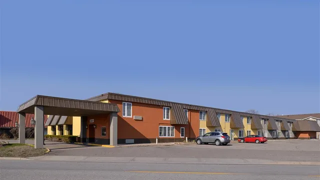 Americas Best Value Inn & Suites St. Cloud