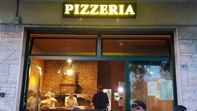 Pizzeria "Da Rocco". Forno a legna..