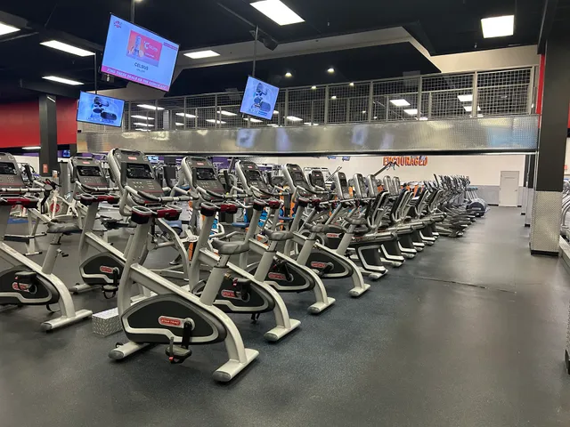 Crunch Fitness - Cerritos