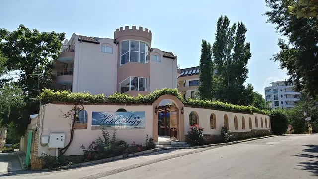 Hotel "Angie"