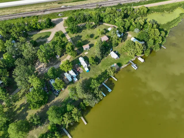 2Annes Lakeside RV Park