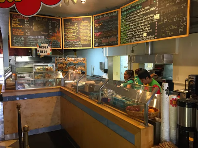 Moe's Broadway Bagel