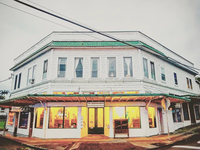 The Knickknackery Antiques And Collectibles Hawaiiana