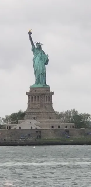 Racpanos Modern Stays