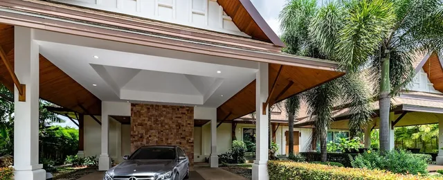 Champagne Pool Villa