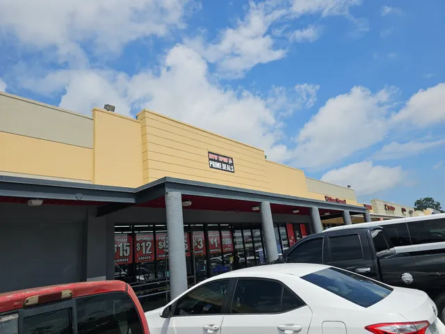 Plaza on Main Shopping Center