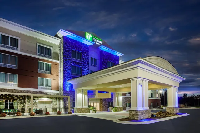 Holiday Inn Express & Suites Lexington Park-California by IHG