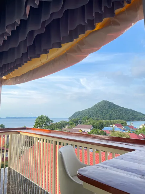 Ripples Guesthouse and Sky Bar