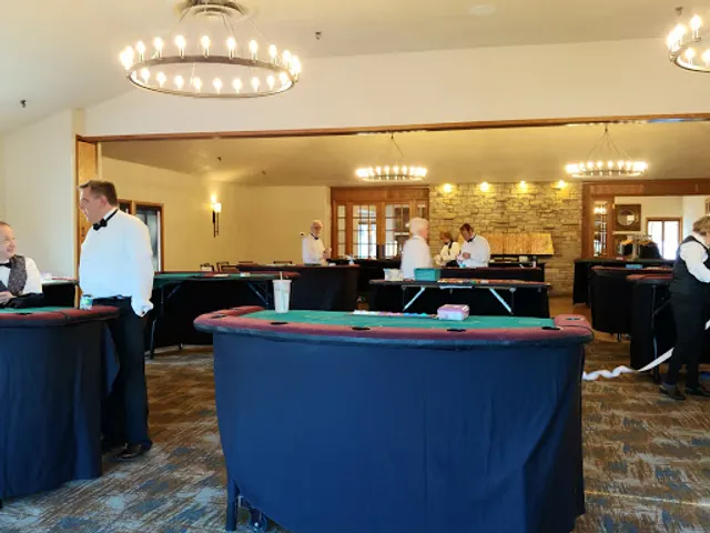 The Oaks Bar & Grill