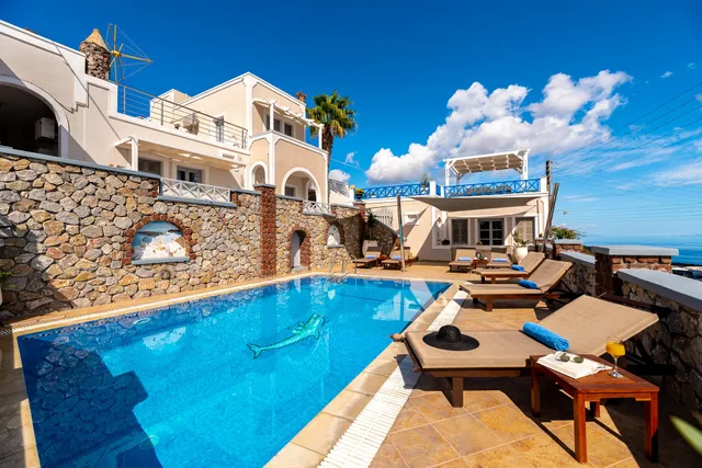 Hotel Thira