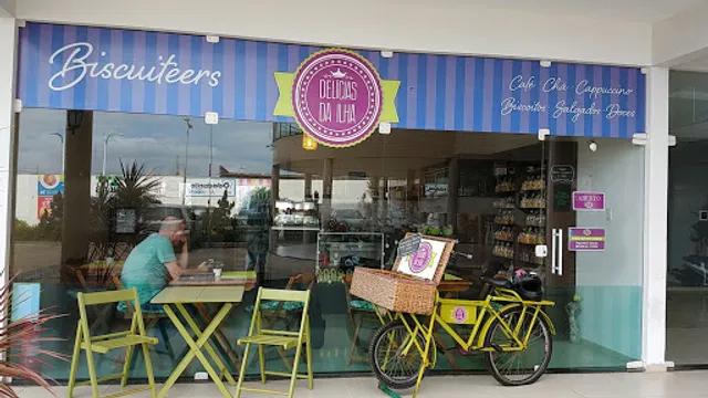 Cafeteria Delights Island