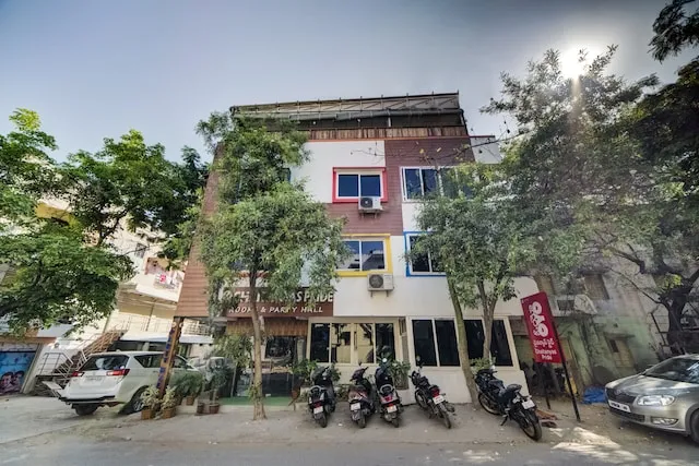 OYO 22995 Hotel Chandan Plaza