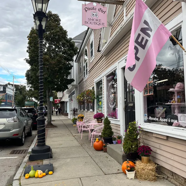 Pirate Girl Smoke Boutique