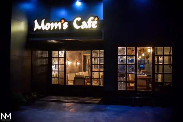 Mom's Café