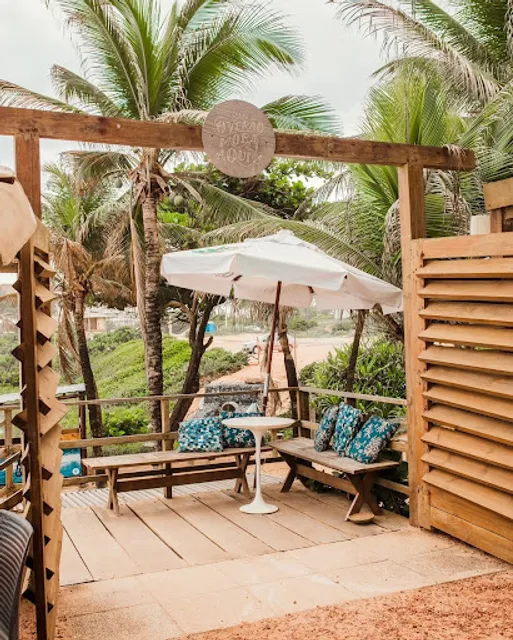 O Lôro Praia do Forte: Barraca de Praia, Restaurante, Bar, BA