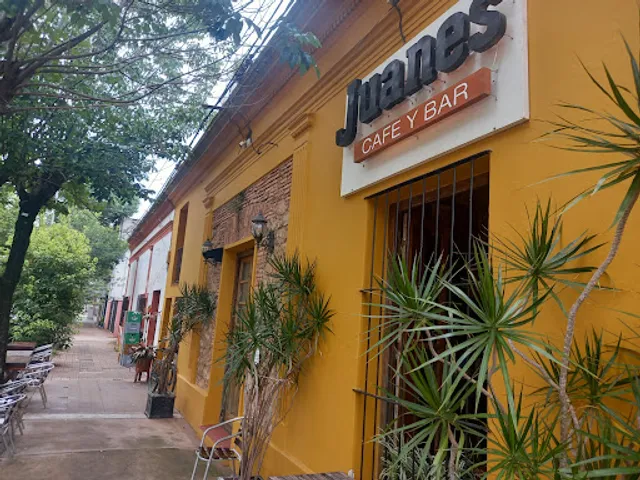 Juanes Cafe Bar